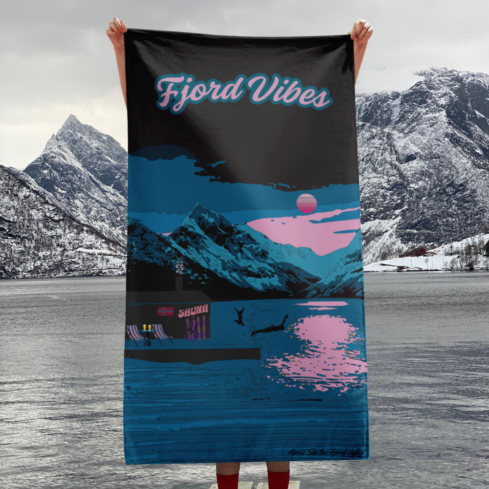 Fjord_vibes_badehandduk_foran_hjorundfjorden_bla_og_rosa