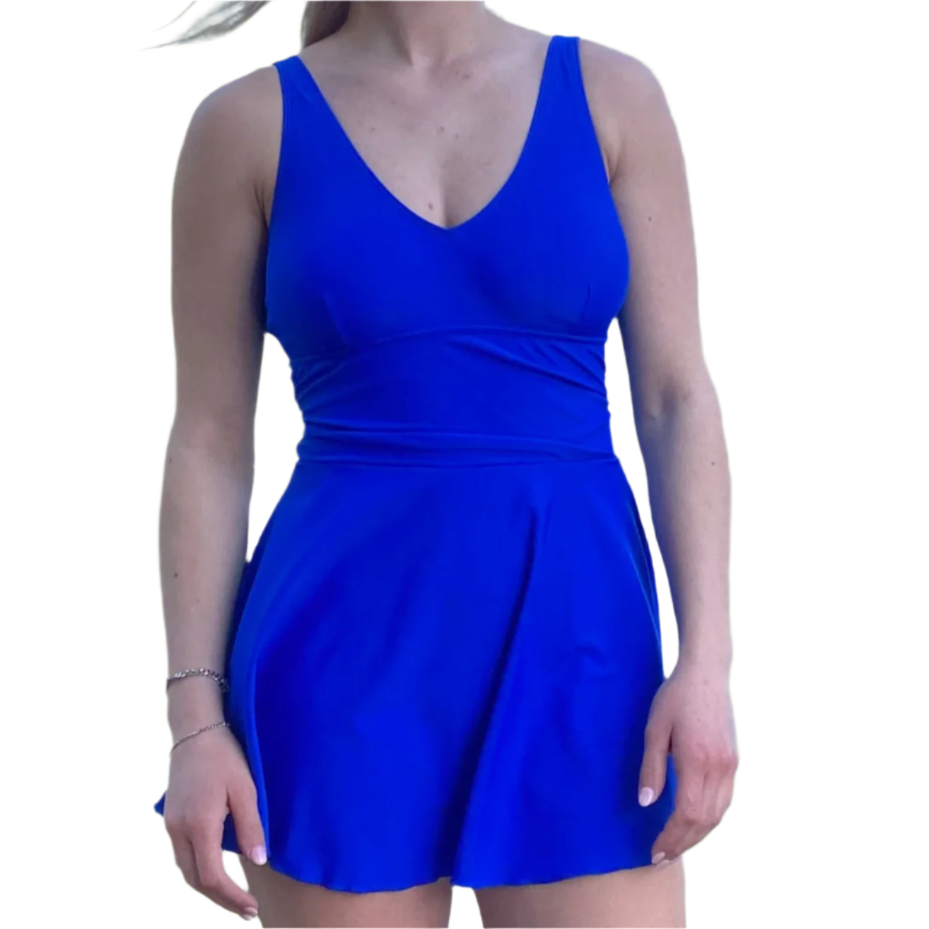 Blå Marilyn badekjole fra Fjord Vibes og DoUDdare med justerbare stropper på en dame vist forfra