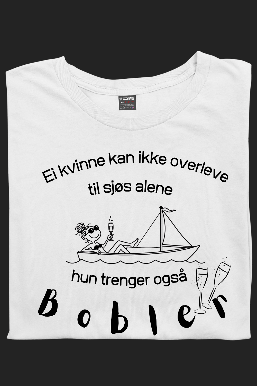 Brettet hvit unisex t-skjorte med svart båtmotiv: Ei kvinne kan ikke overleve til sjøs alene, hun trenger også bobler.
