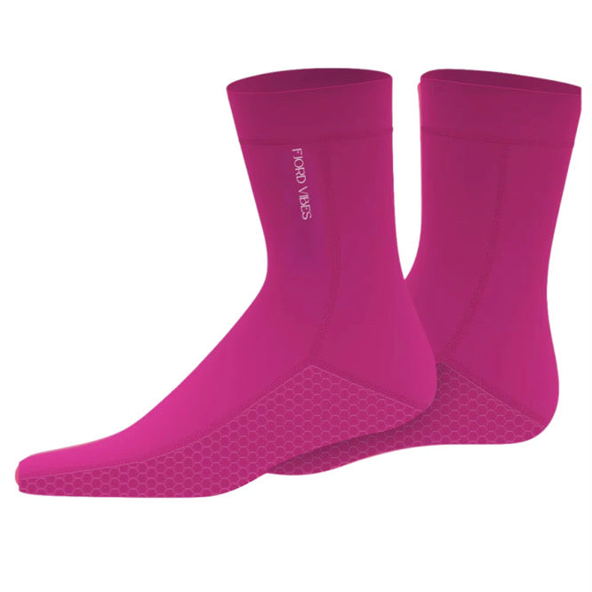 Lys rosa neoprensokker 5mm fra Fjord Vibes DoUdare ghostphoto