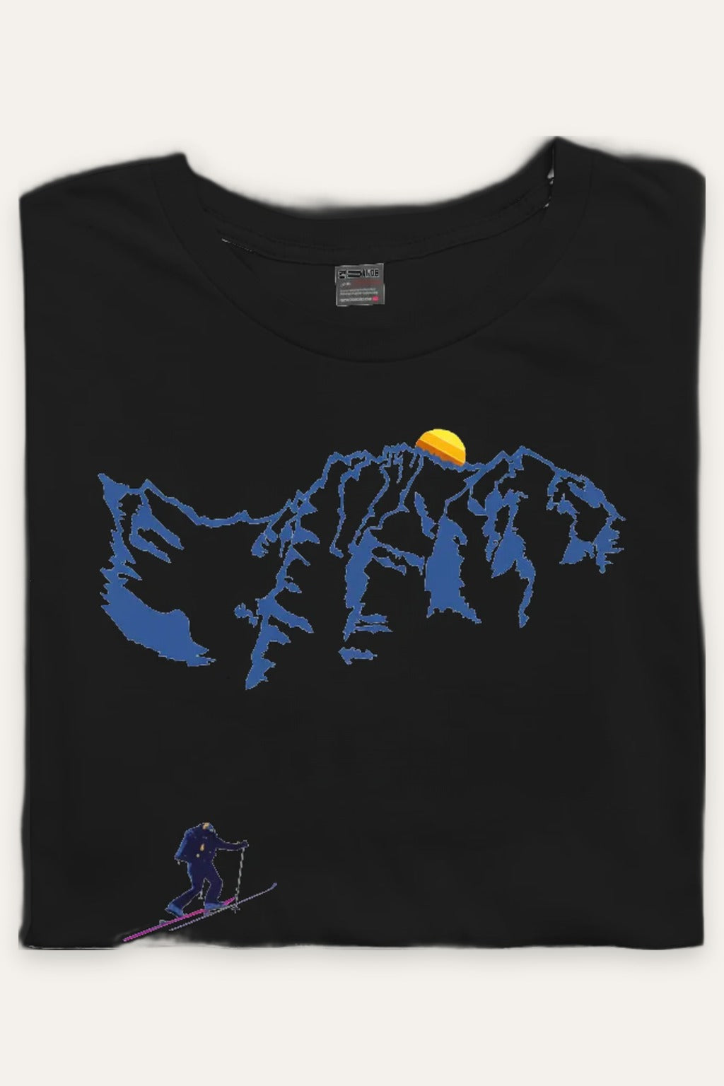 Sammenbrettet Earlybird t-skjorte unisex i sort – viser trykket – Fjord Vibes